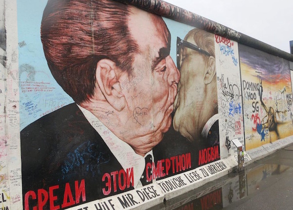 Берлинская стена… за забором!
