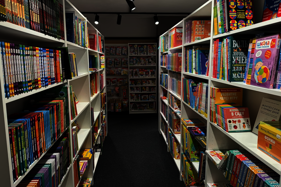 Книжный магазин Mnogoknig в Берлине. Скидки по случаю открытия
