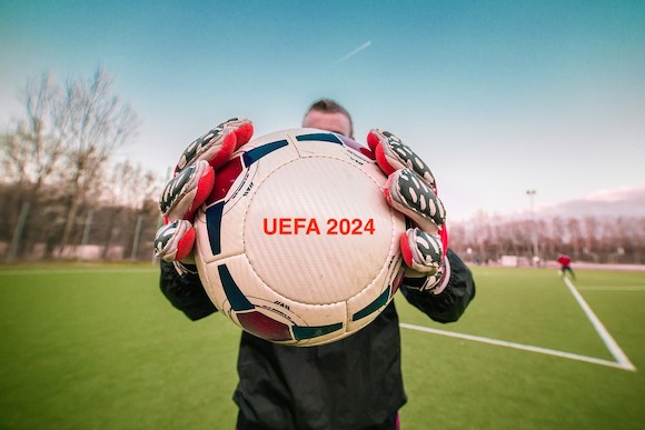 17-ый чемпионат Европы по футболу УЕФА