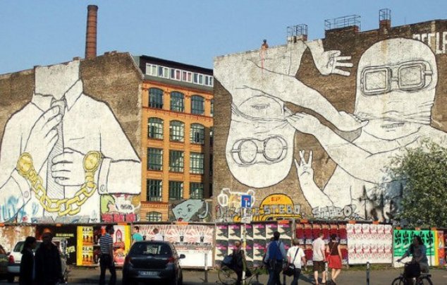 Жители Берлина спасают дома