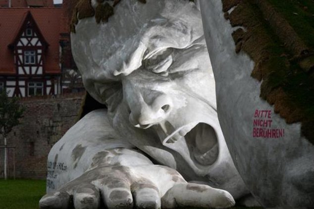 «Разорванный» занавес