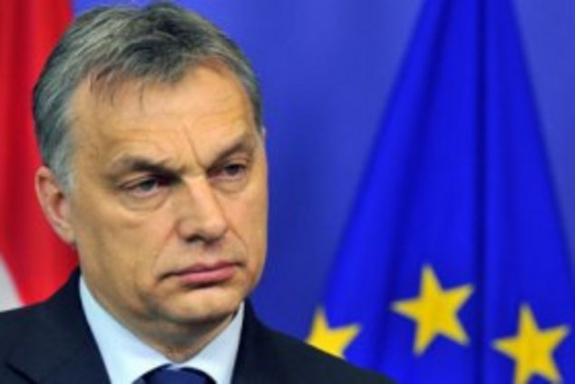 Меркель попытается настроить Орбана против России