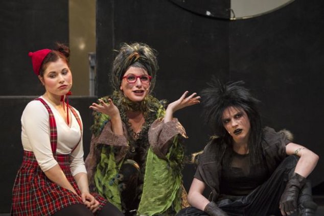 «GRIMM» - спектакль о пользе и вреде сказок