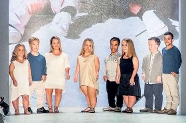 BERLIN FASHION WEEK: карлики покорили зрителей