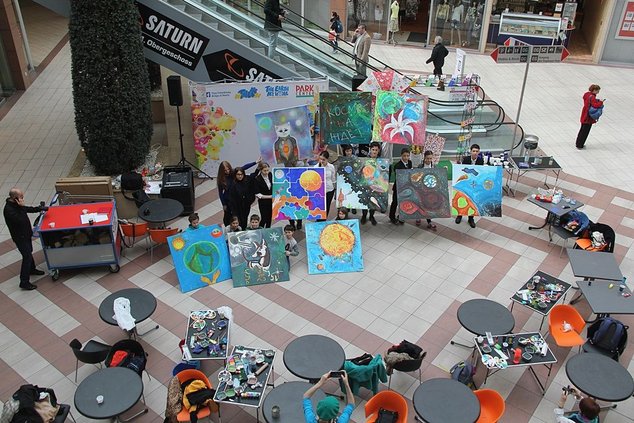 «Мозаика Вселенной»: дети рисуют космос