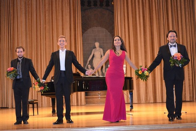 Рождественское настроение от Москвы до Берлина