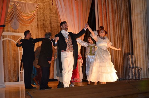 Спектакль в подарок!