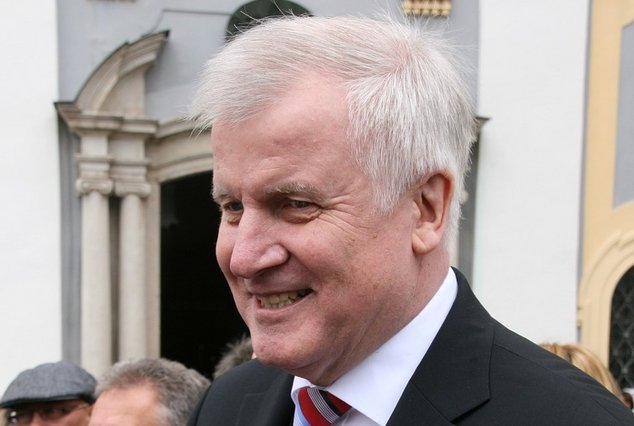 Зеехофер намерен подать в отставку