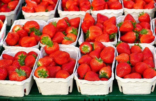 Клубника ждать не будет!