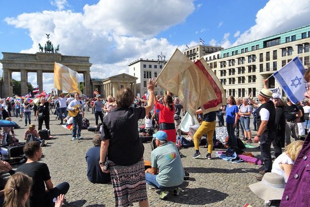Демонстрация протеста в Берлине. COVID19: ограничительные меры продлеваются